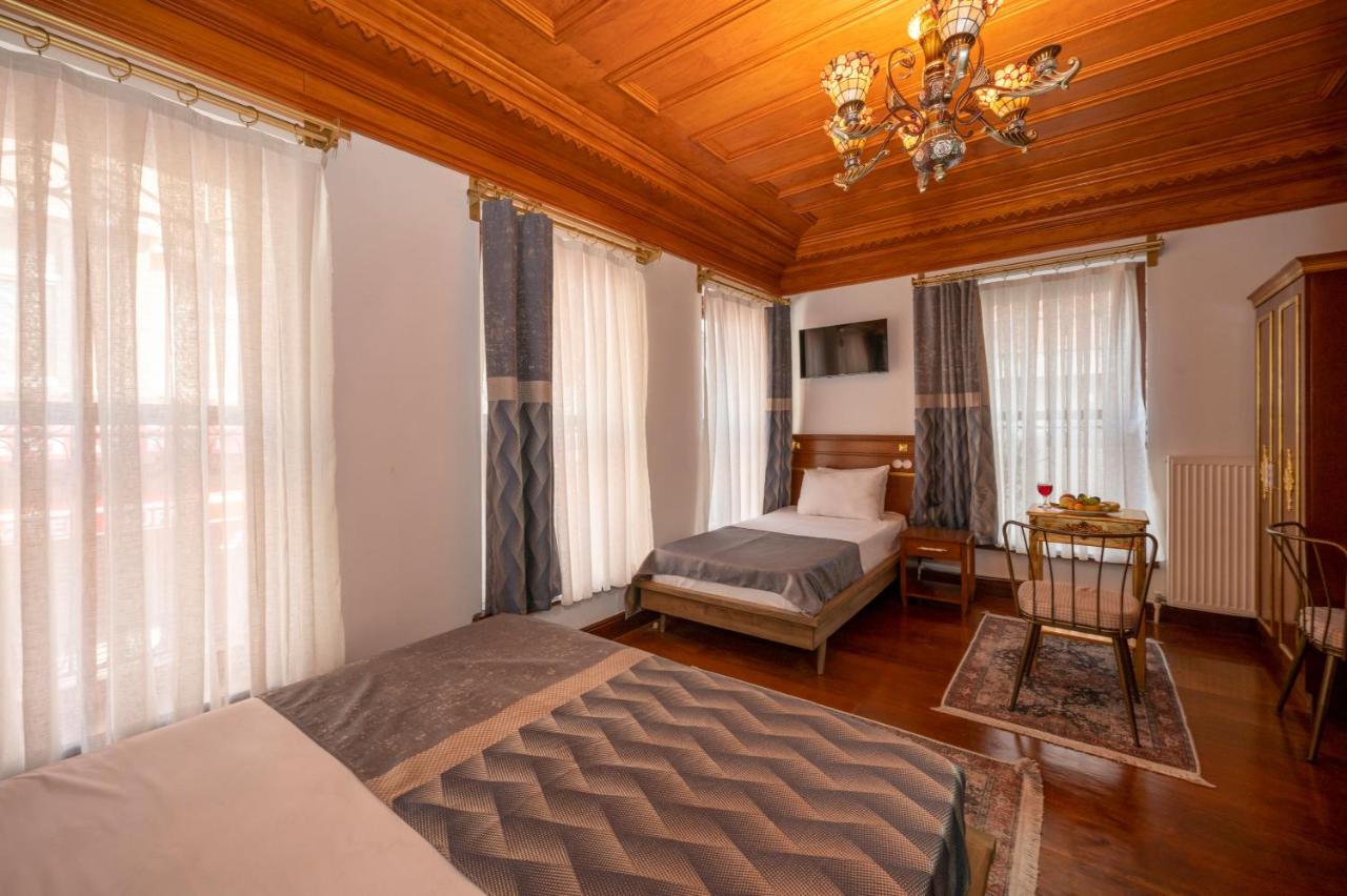 Valeria Antique 1892 - 2