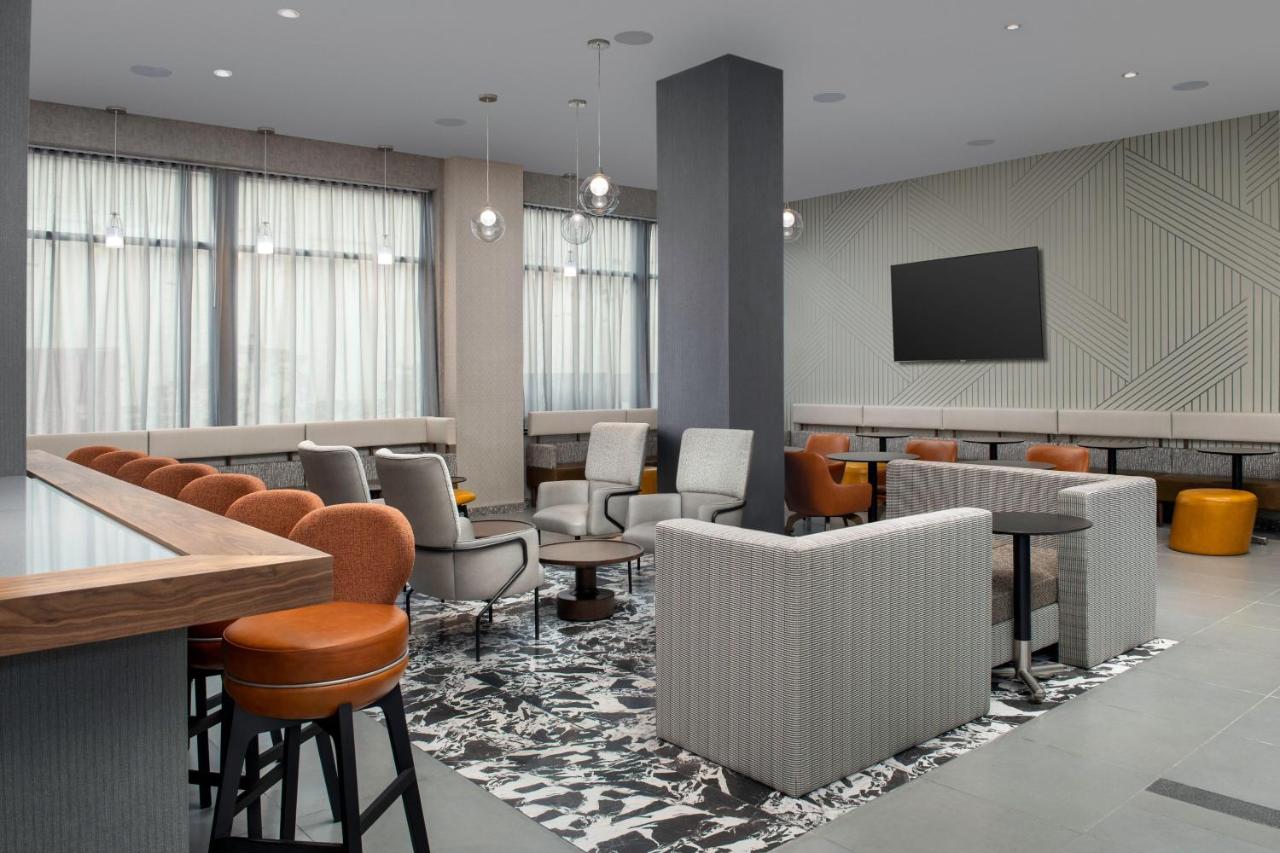 SpringHill Suites by Marriott New York Queens - 4