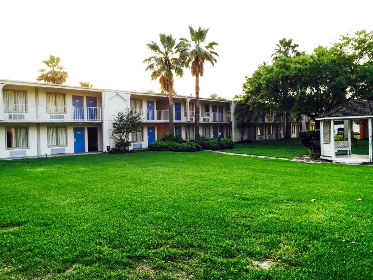 Motel 6-Houston, TX — photo 7