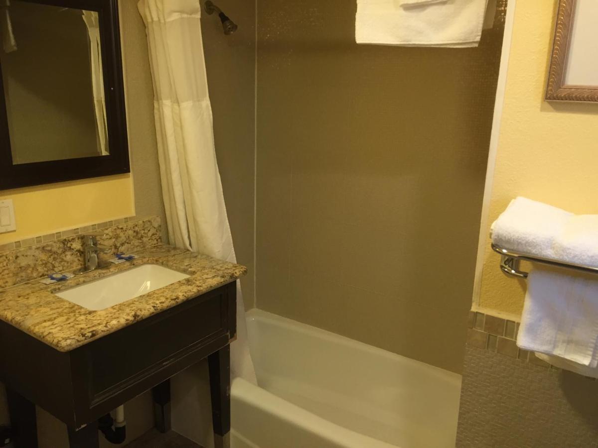 Bayshore Inn Ventura — photo 21