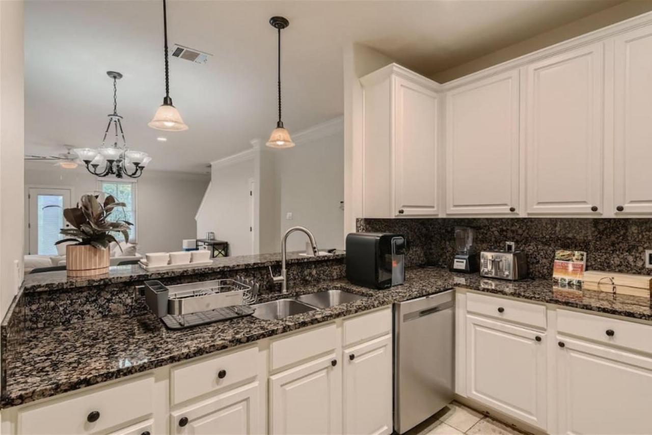 Captivating 4BR Haven with Park View near DT - 4
