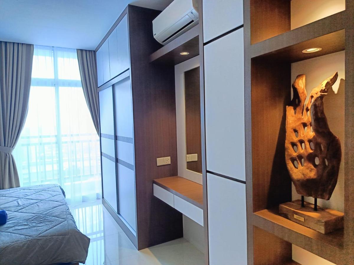 SLEPTOPIA at Formosa Residence - New High Floor City View - 2