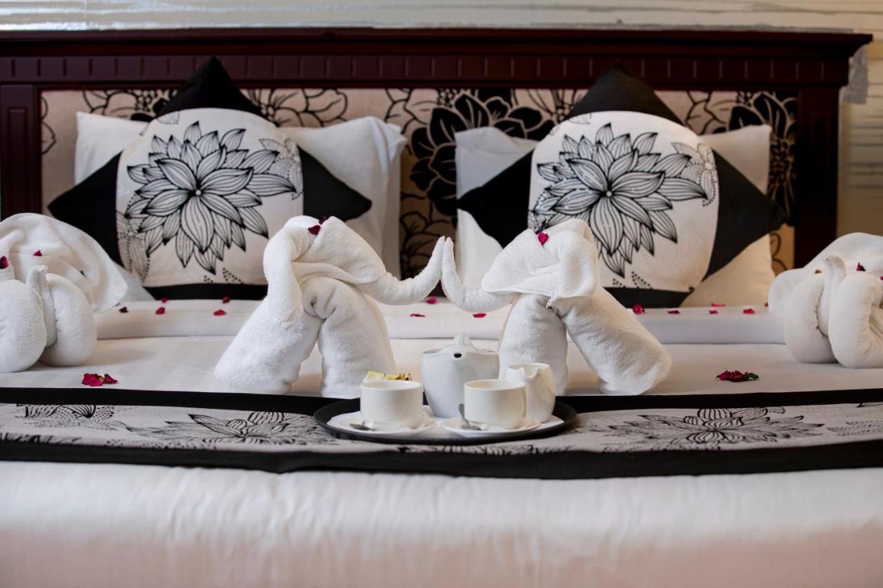 Pars International Hotel photo