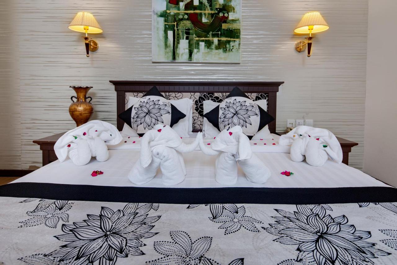 Pars International Hotel photo