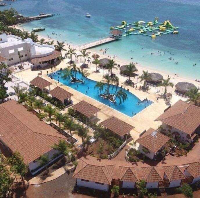 Osmax Oasis, 2 BD and 2 BA, Gated, near Puerto Seco Beach - 2