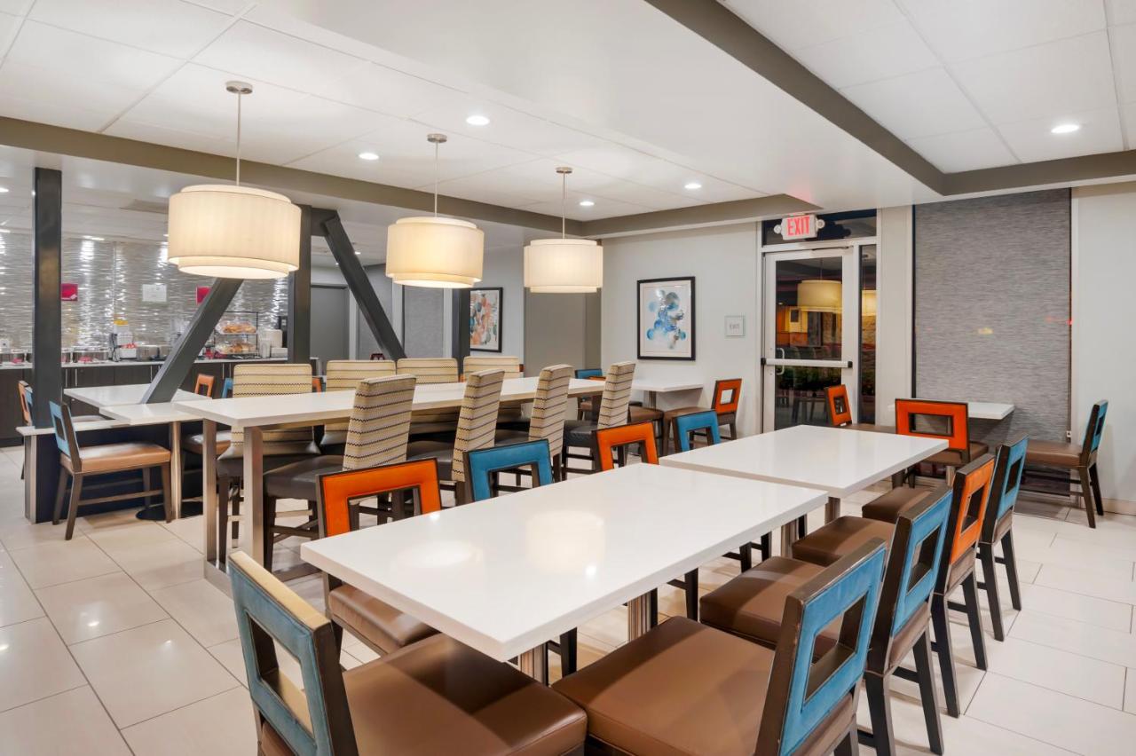 Best Western Plus Commerce Hotel - 5