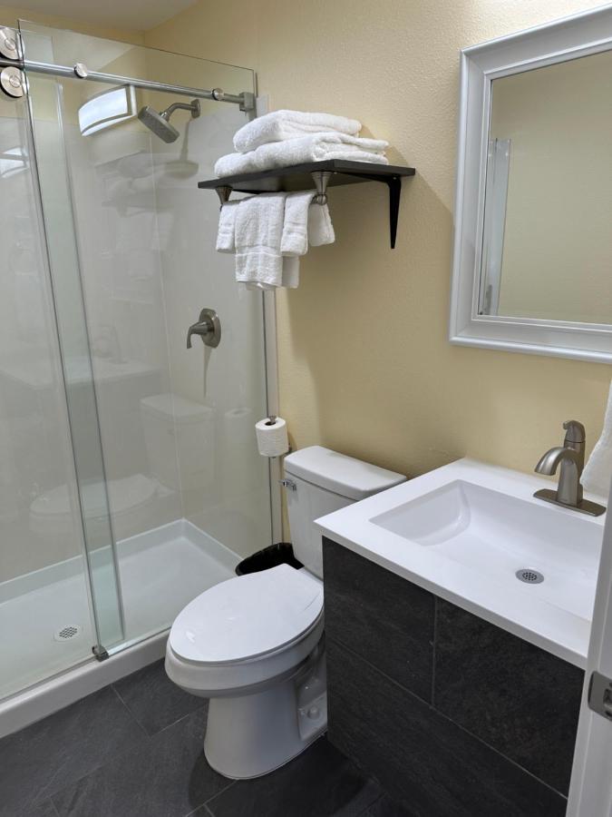 Relax Inn of Medford — photo 17