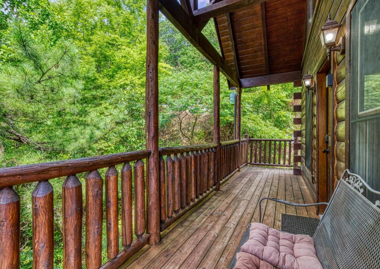 Enchanted Vista Gatlingburg Cabins — photo 17