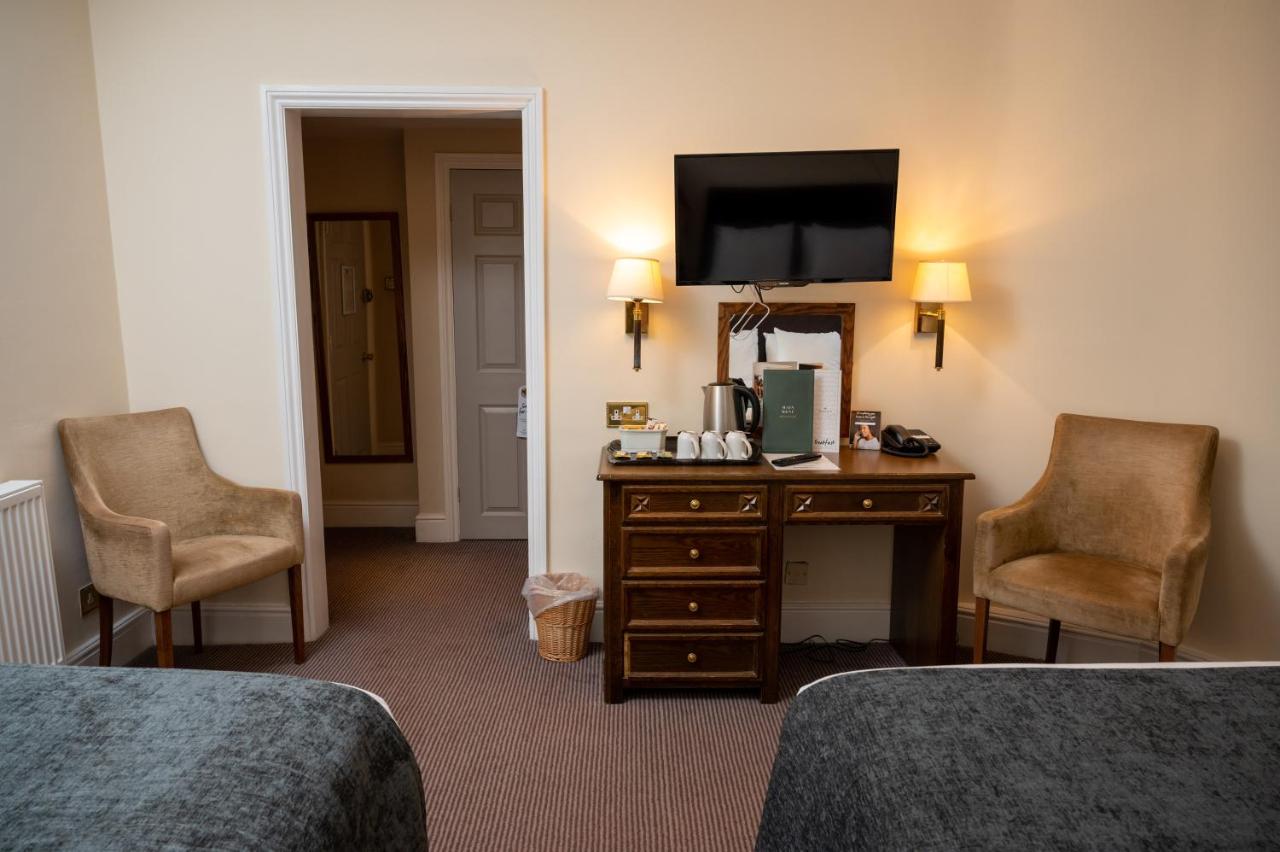 Family Room (2 Adults + 1 Child)