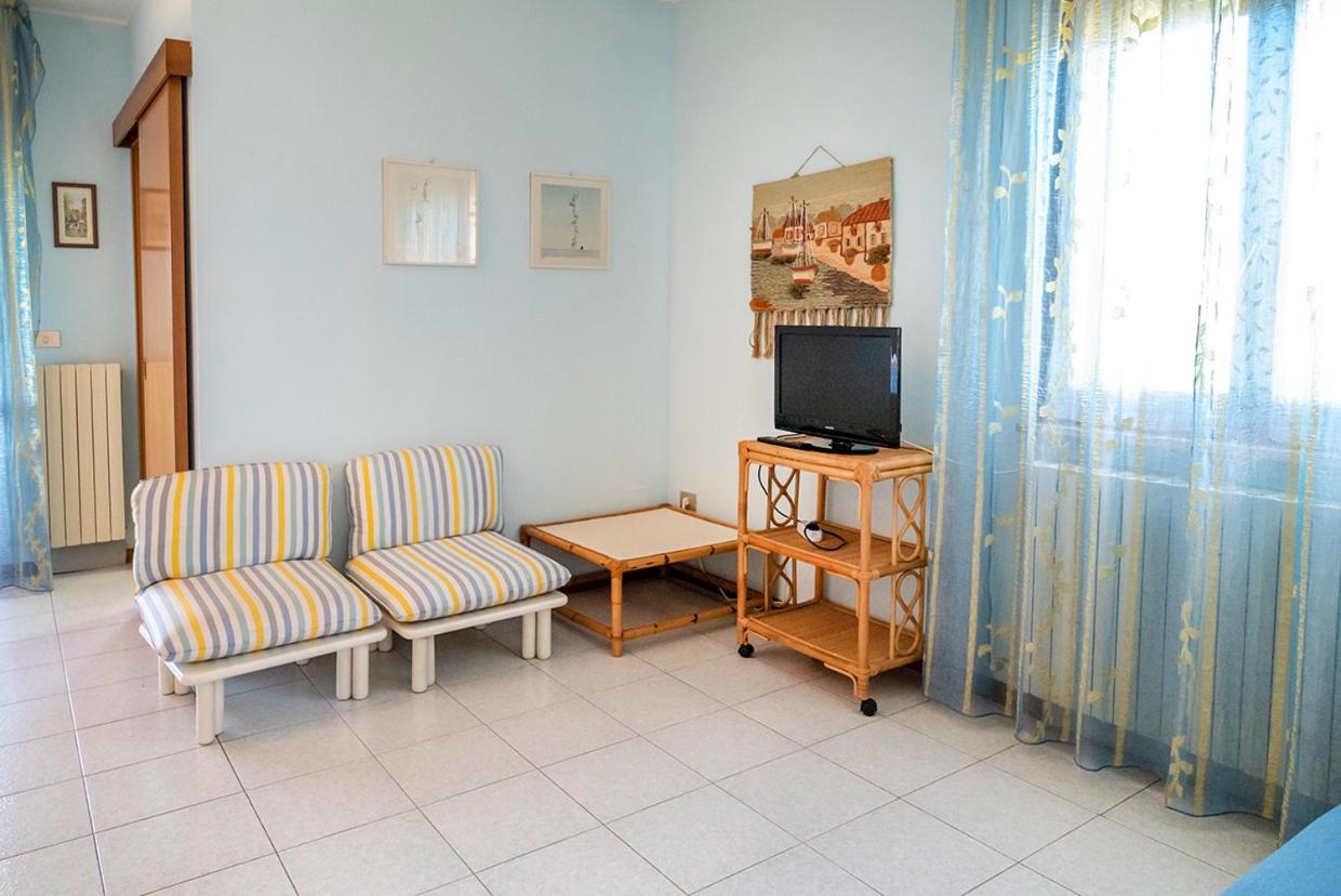 S220 - Sirolo, trilocale in centro con terrazzo photo