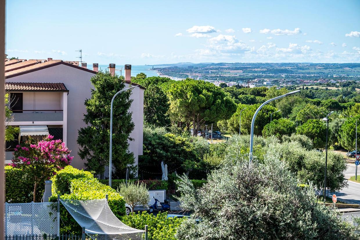 S220 - Sirolo, trilocale in centro con terrazzo photo