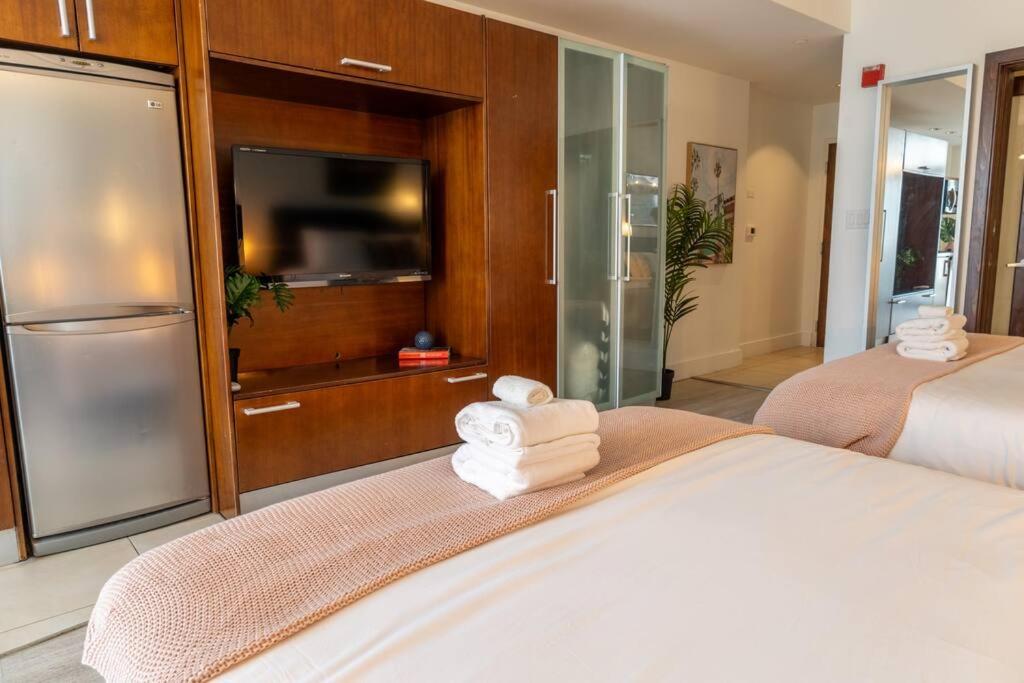 King bed Rooftop Suite Ocean Dr C304 - 2