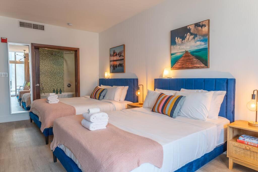 King bed Rooftop Suite Ocean Dr C304 - 5