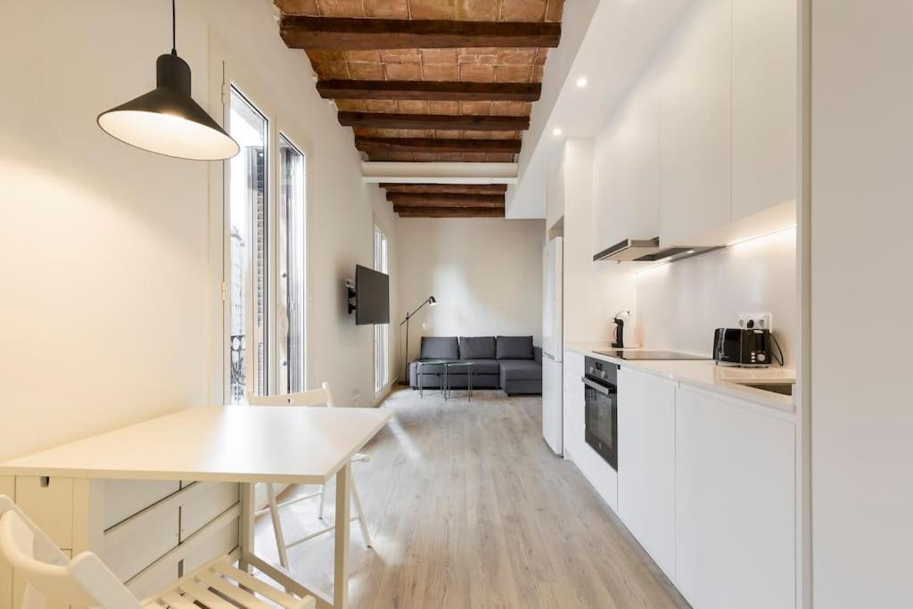 Modern and bright apartment well located in Gracia
