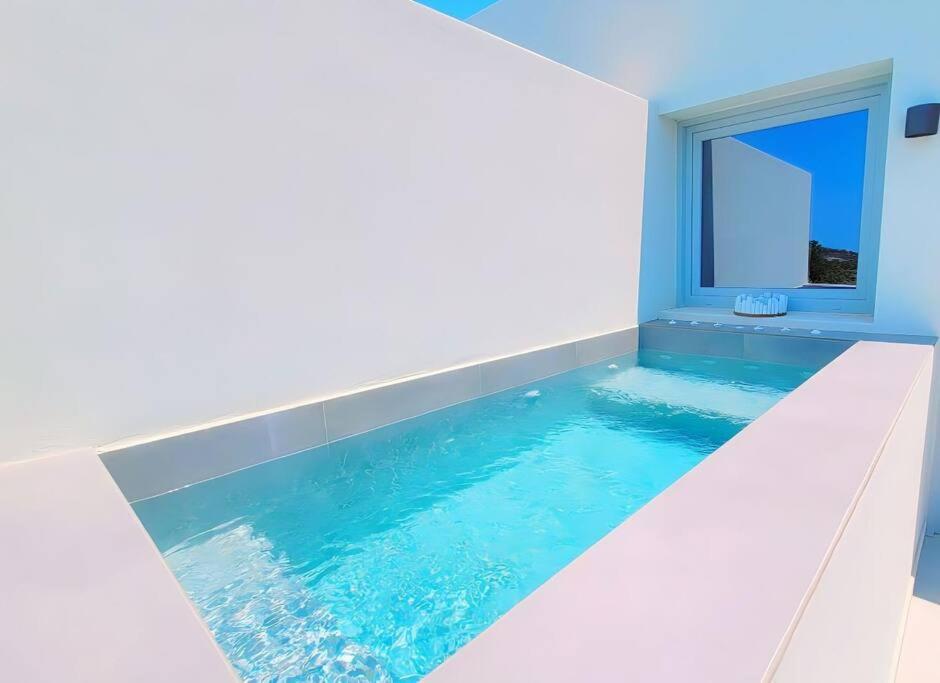 Vista Del Mar Santorini (sea view & hot tub jacuzzi) - 4