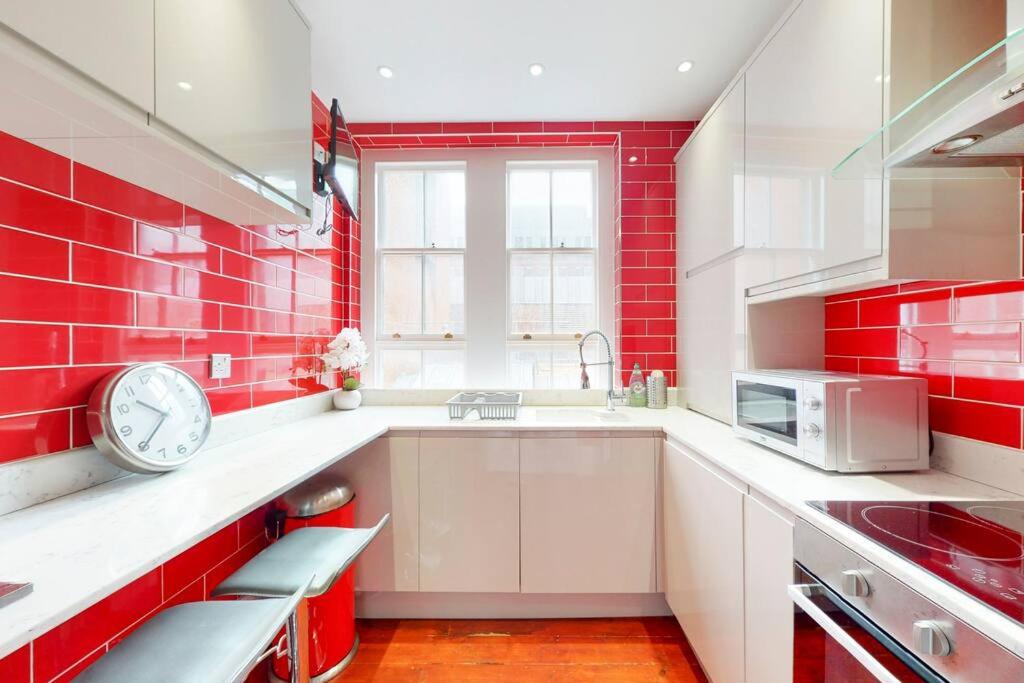 Classic Mayfair 1 BR apartment - 2