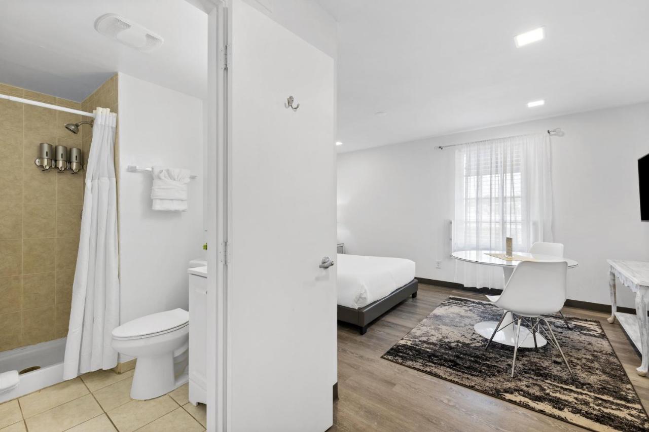 Sunset Inn-South Miami - 3