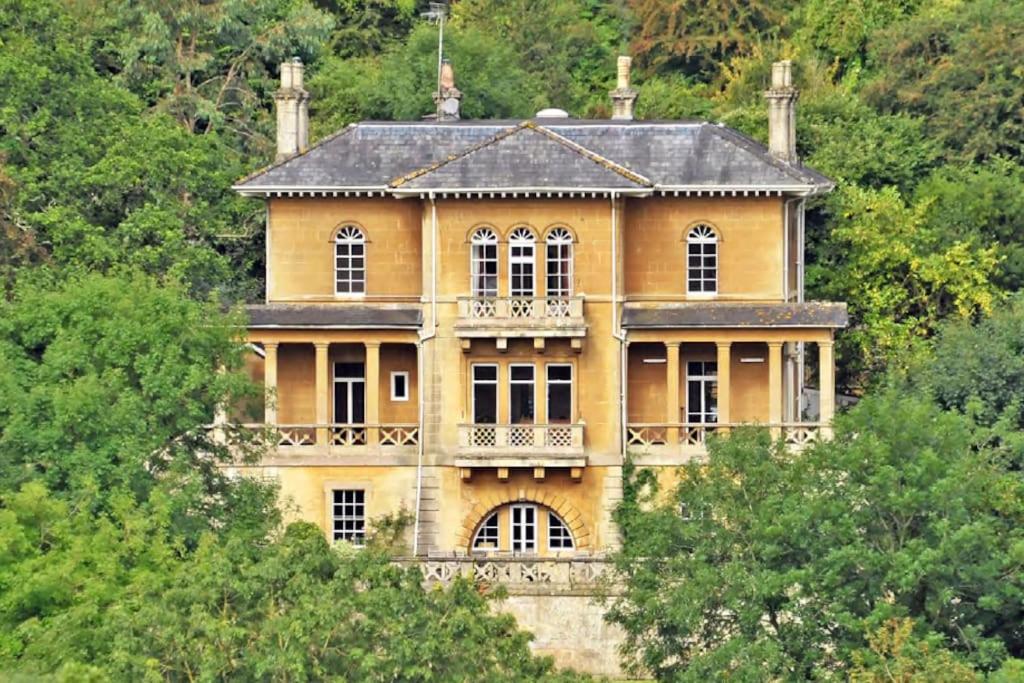 Fantastic historic Georgian villa, + tennis court.