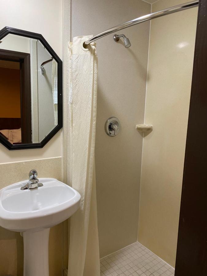 Budget Inn — photo 10