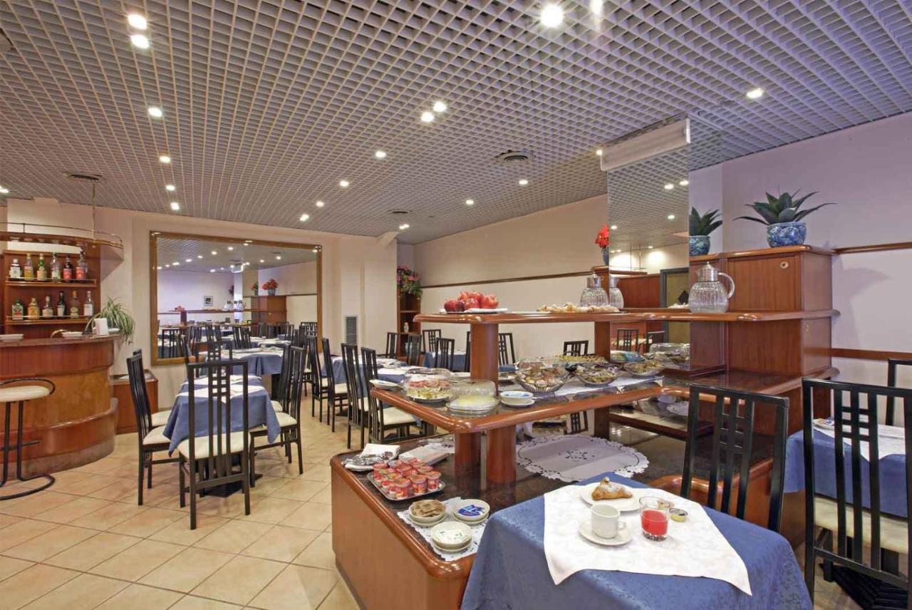 Hotel Iris - 4