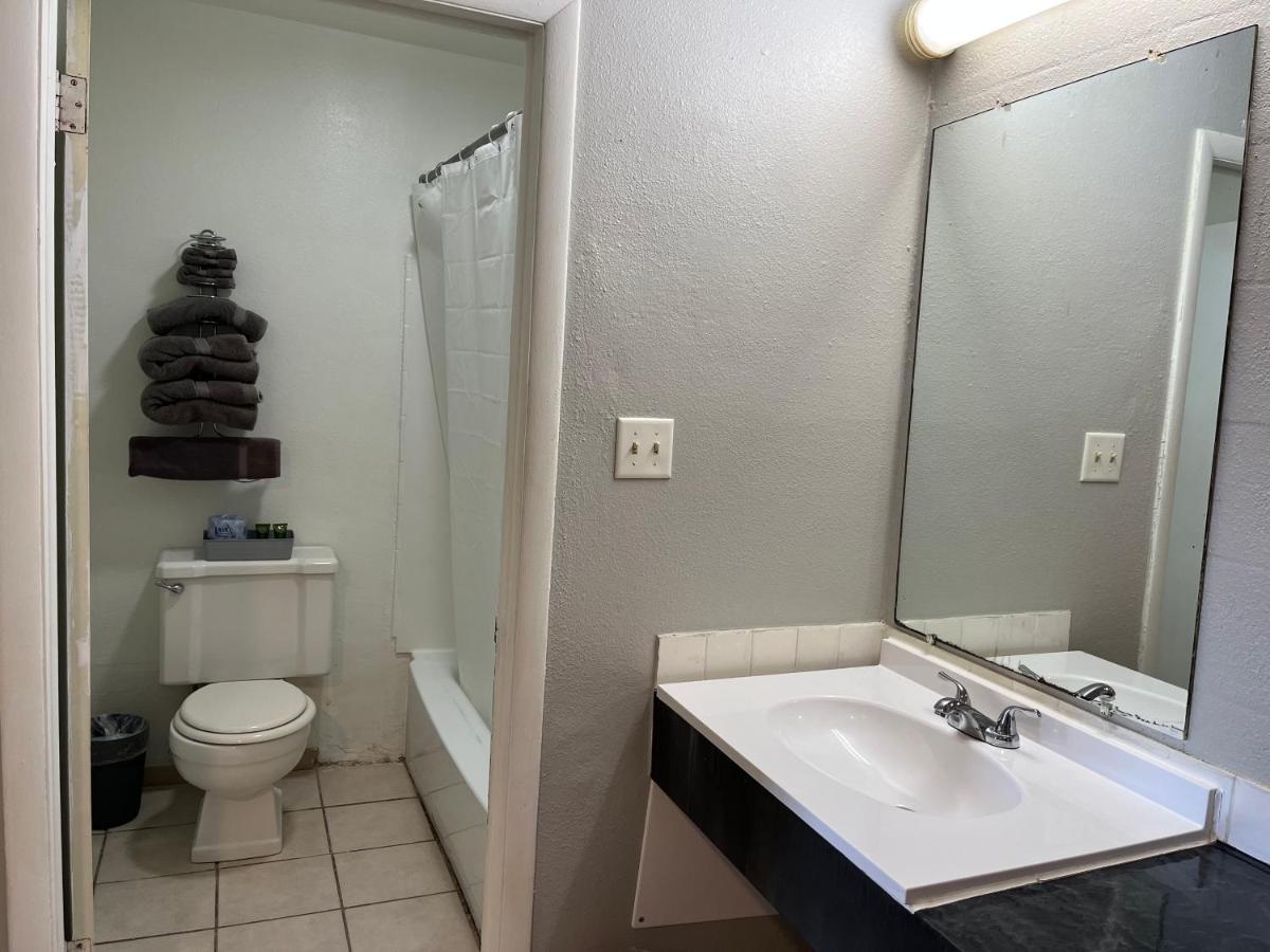 Budget Inn — photo 7