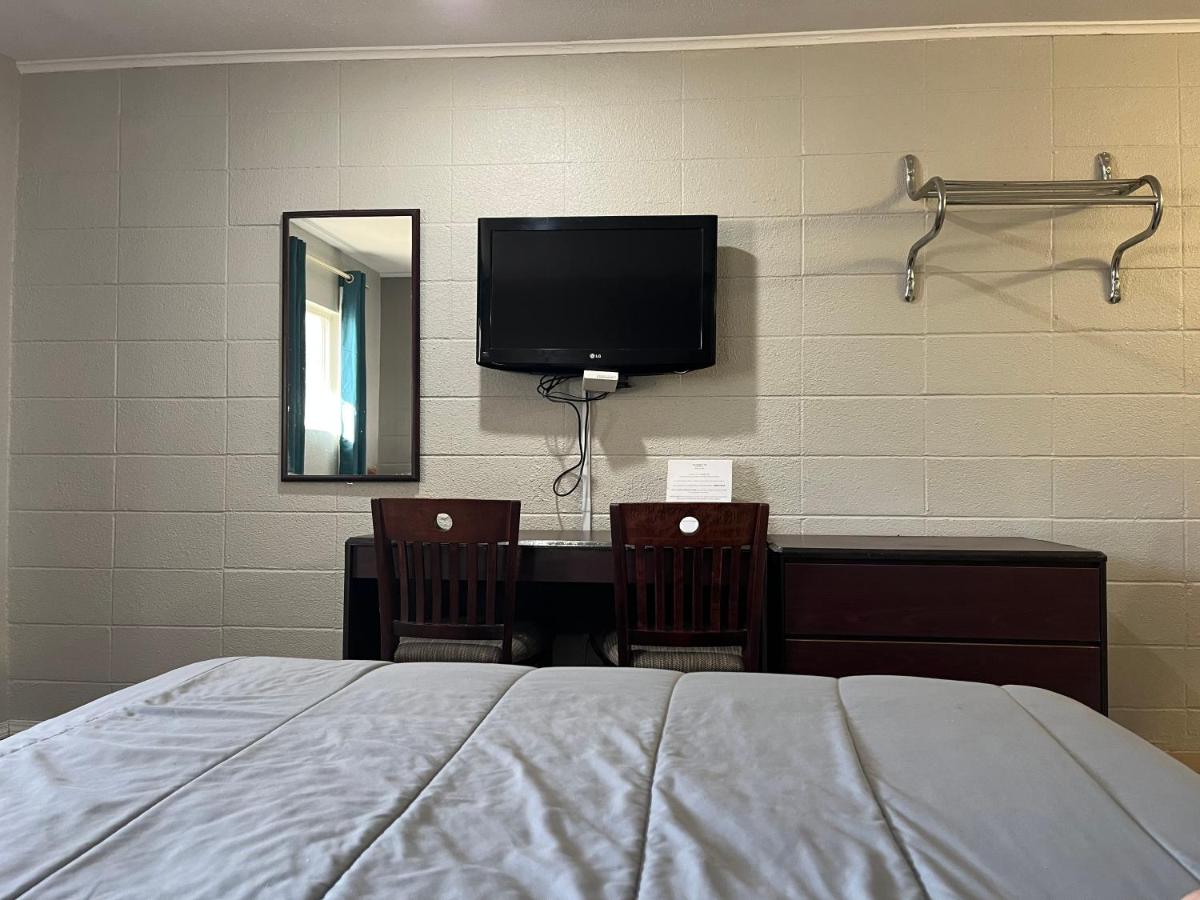 Budget Inn — photo 13