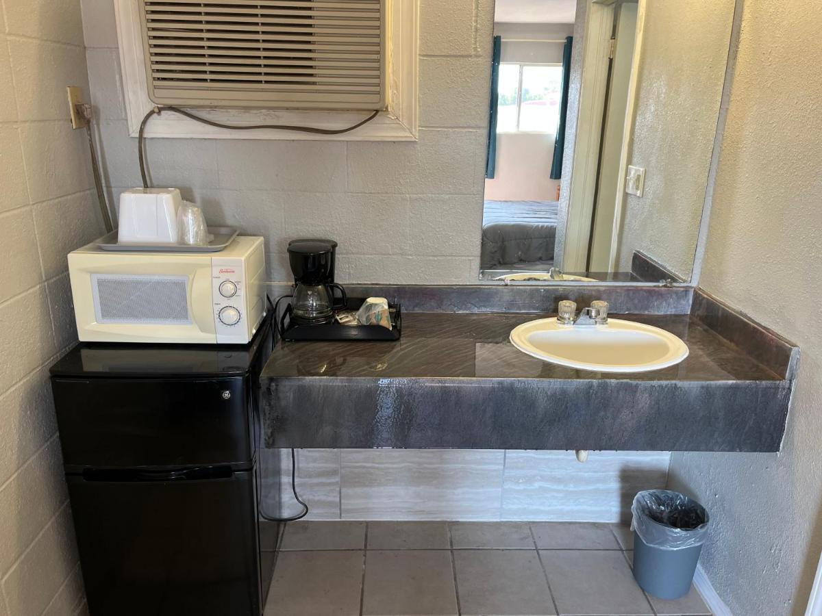 Budget Inn — photo 12