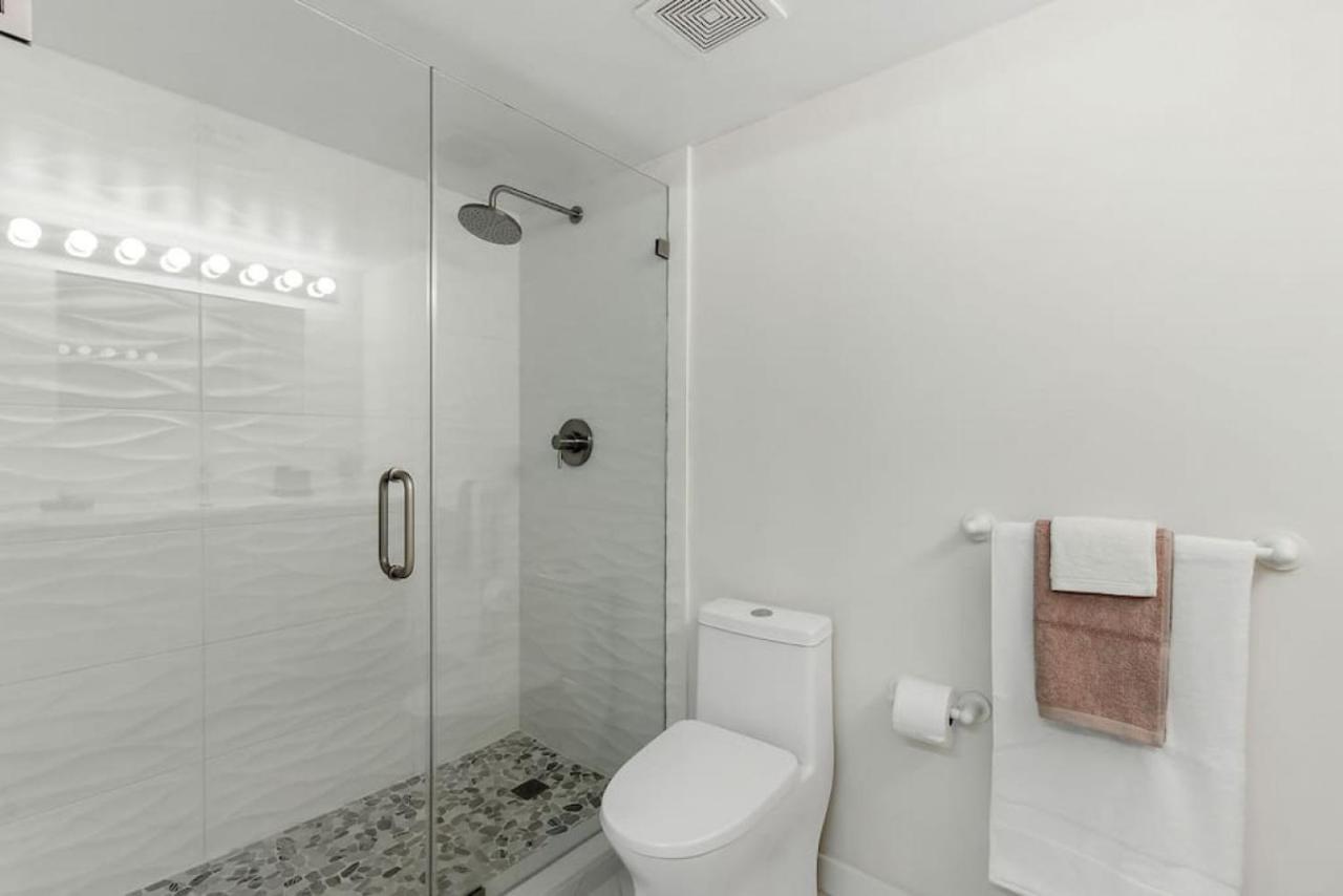 Brickell Bay View Oasis with Pool Hot Tub and Gym - 3