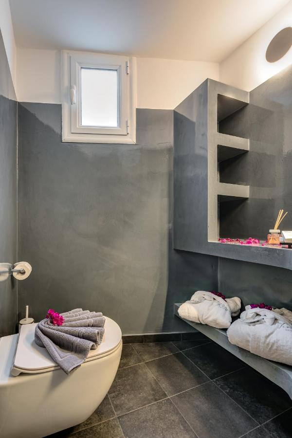 Tiara Suites Santorini - Cave & Sunrise Suites with Private Jacuzzi - 3