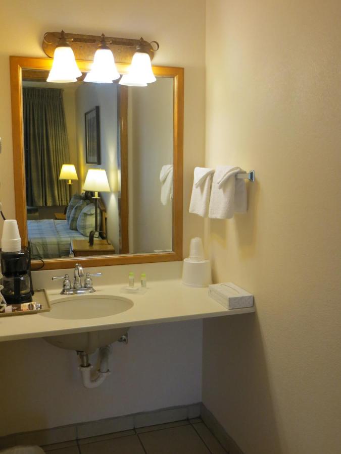 Silver Saddle Motel — photo 13
