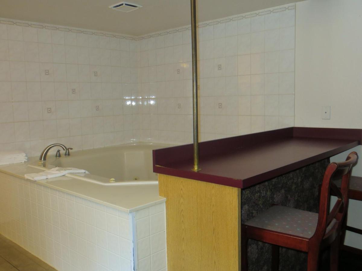 Silver Saddle Motel — photo 22