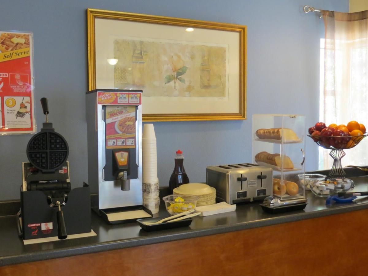Silver Saddle Motel — photo 10