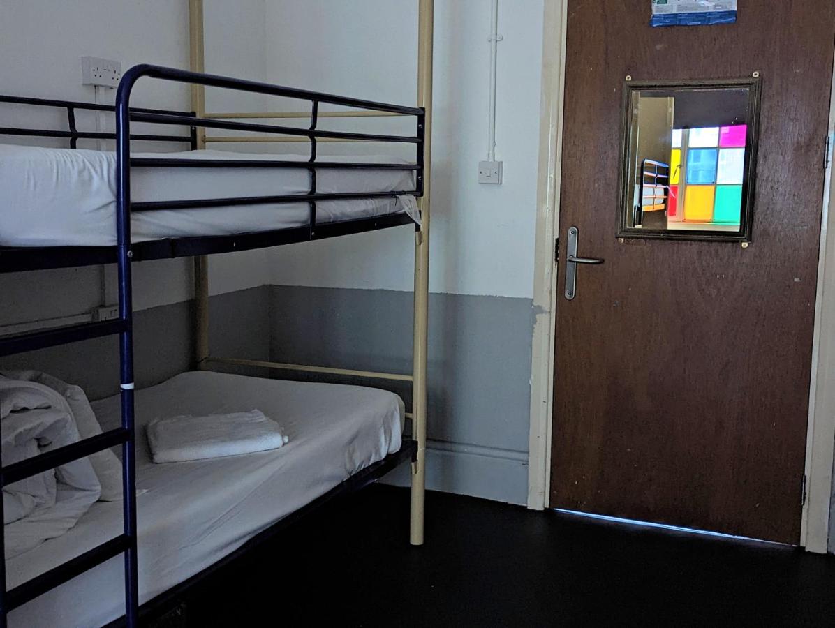 The Rock and Bowl Hostel - Laterooms