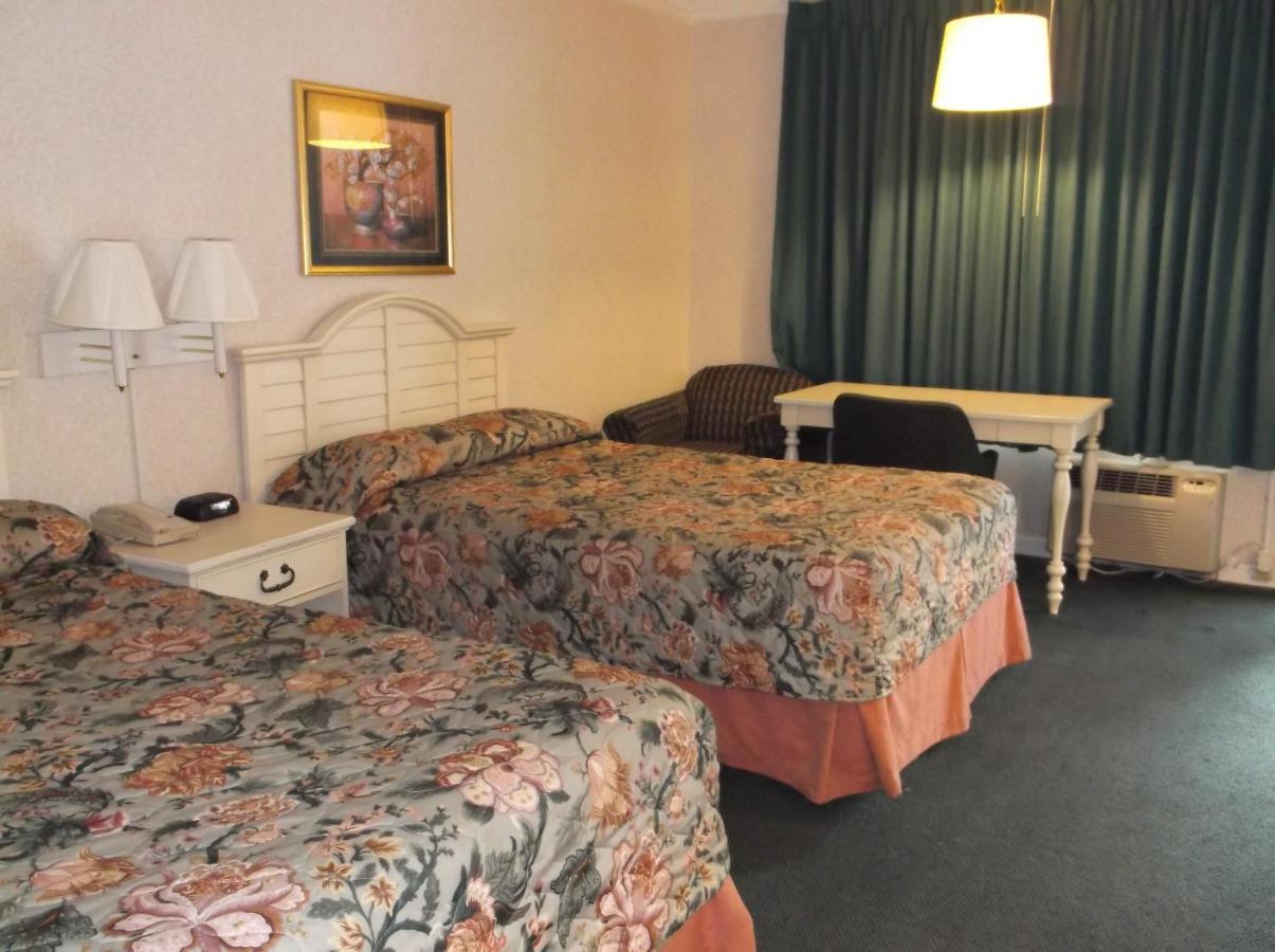 Azalea Inn & Suites — photo 21