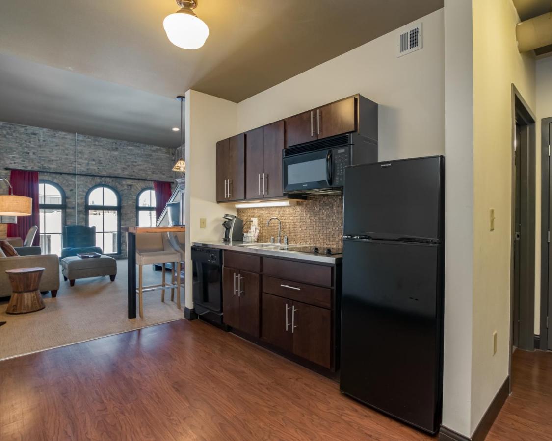 Brewhouse Inn and Suites — photo 9