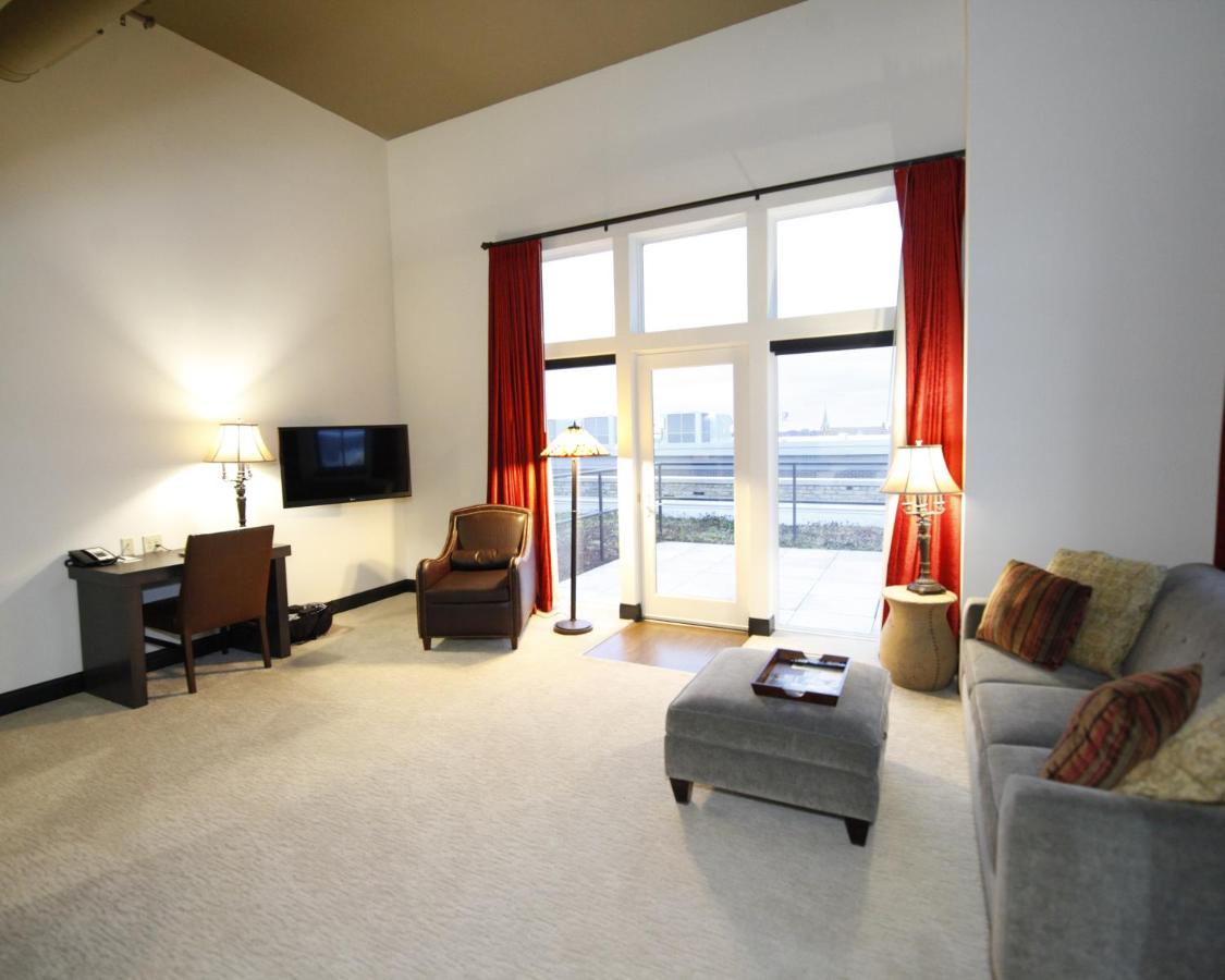 Brewhouse Inn and Suites — photo 18