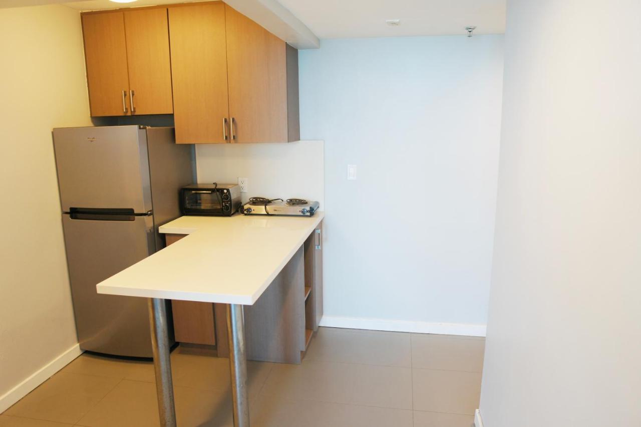 Castle 835 Oceanview studio on beach with pool, gym, bars, and FREE Parking - 3