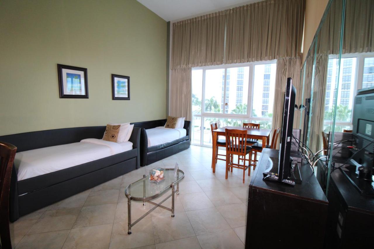 Castle B17 Contemporary Condo with Pool, Beach Access and Free Parking