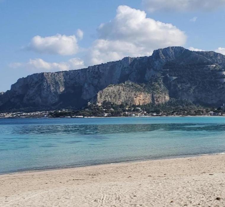 Image: Fronte mare Arenella
