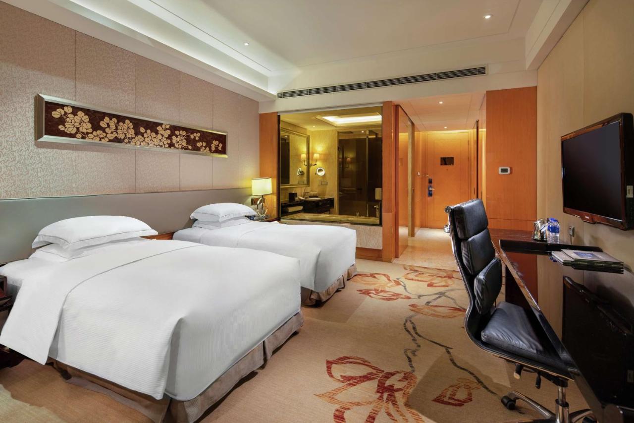 Hilton Guangzhou Baiyun - Canton Fair Free Shuttle Bus photo
