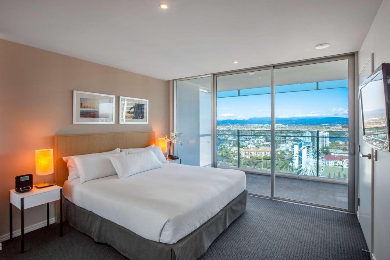 Hilton Surfers Paradise Hotel & Residences photo