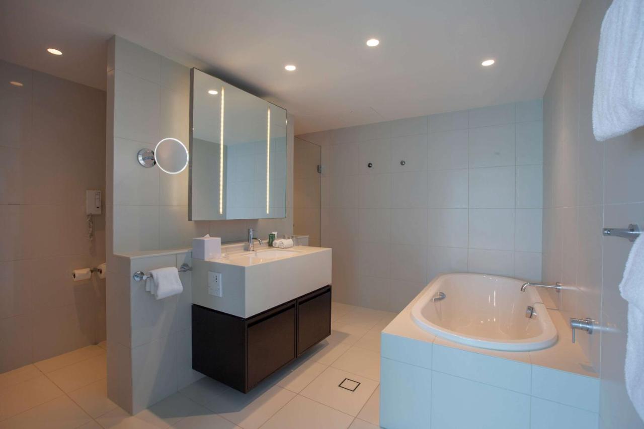 Hilton Surfers Paradise Hotel & Residences photo