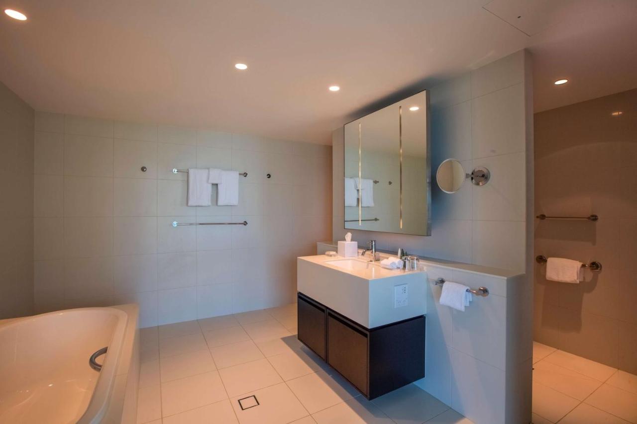 Hilton Surfers Paradise Hotel & Residences photo