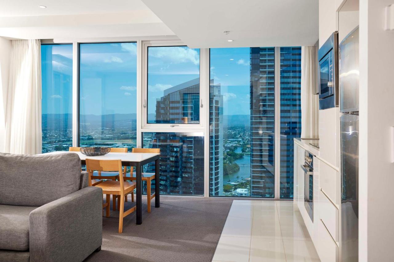 Hilton Surfers Paradise Hotel & Residences photo