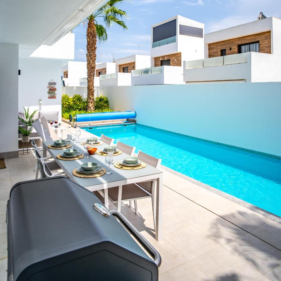 Piscina y Exterior