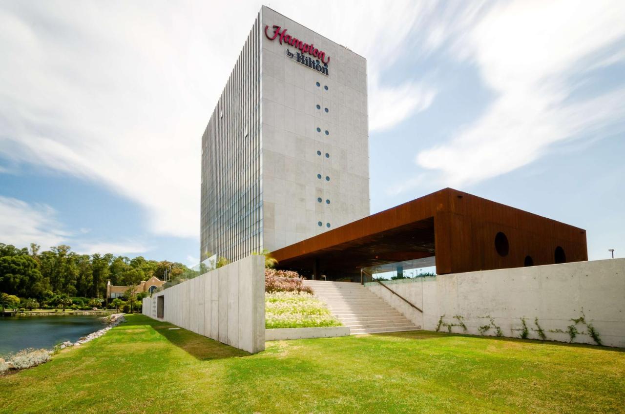 Hampton By Hilton Montevideo Carrasco — quarto