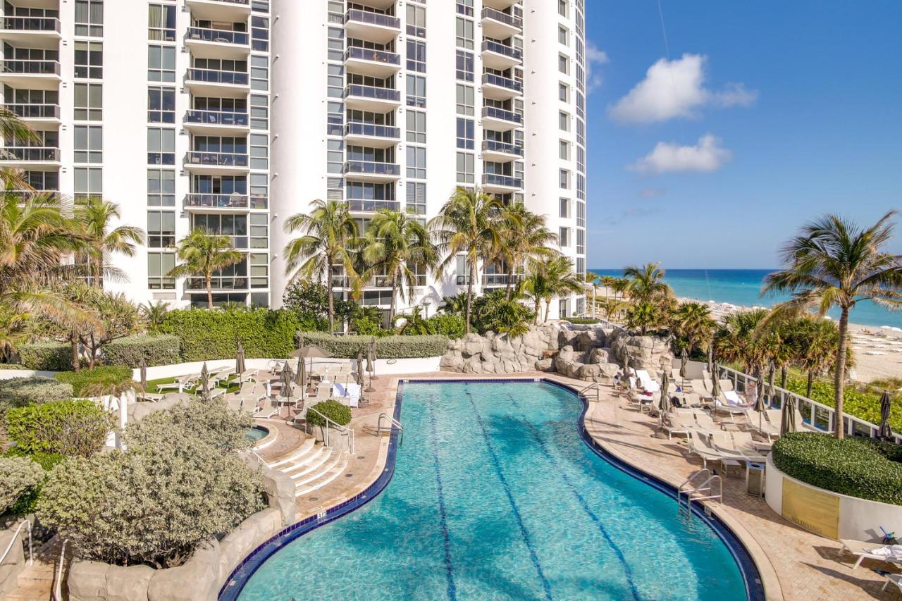Pool and Tennis Beachfront Florida Condo! - 2