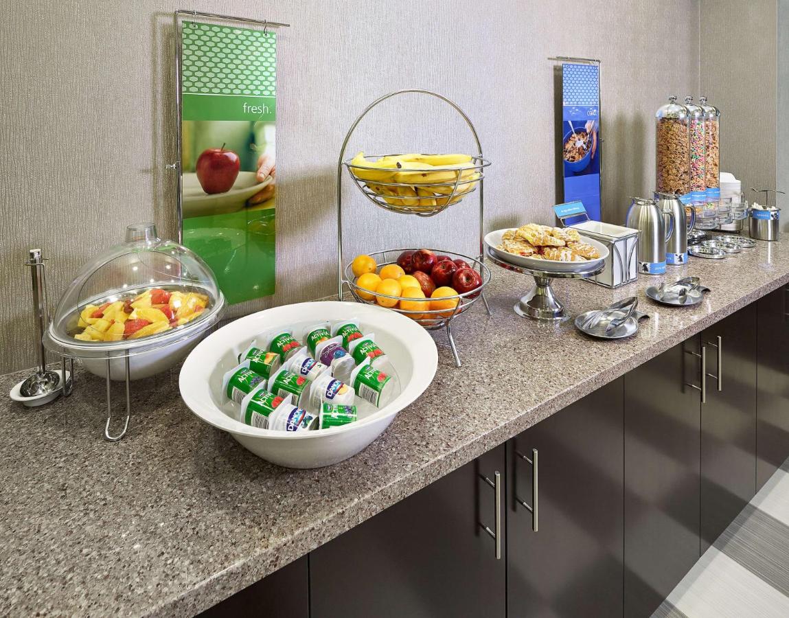Hampton Inn by Hilton Calgary Airport North photo