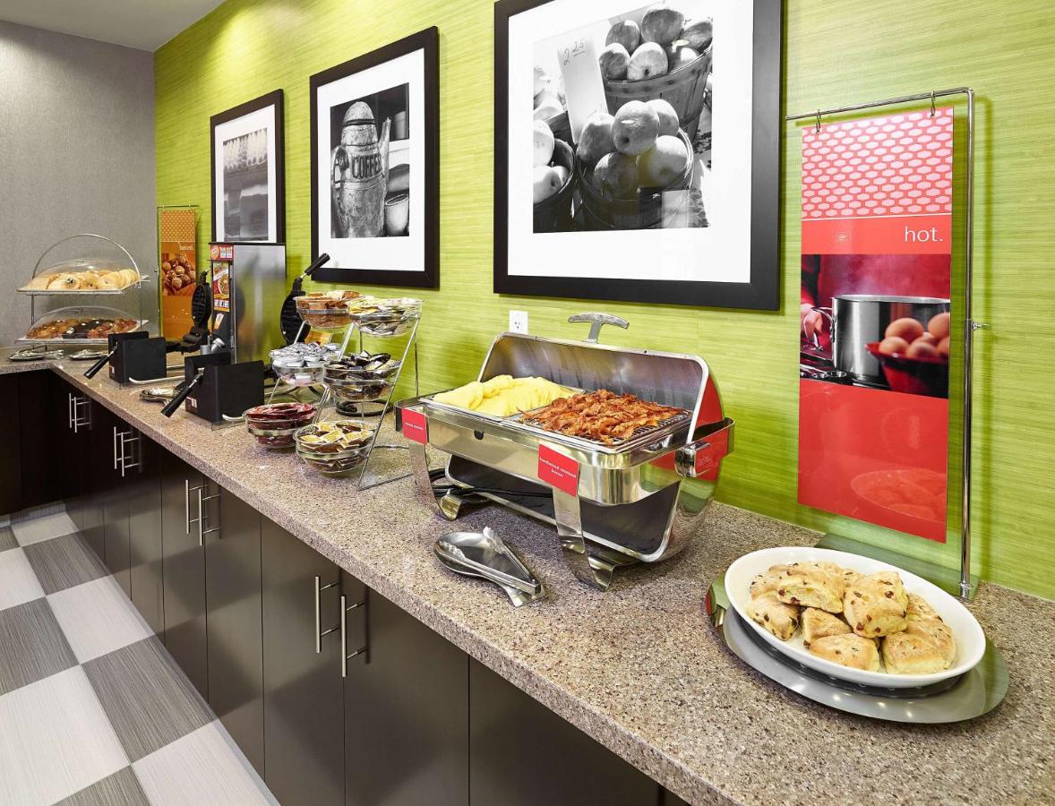 Hampton Inn by Hilton Calgary Airport North photo