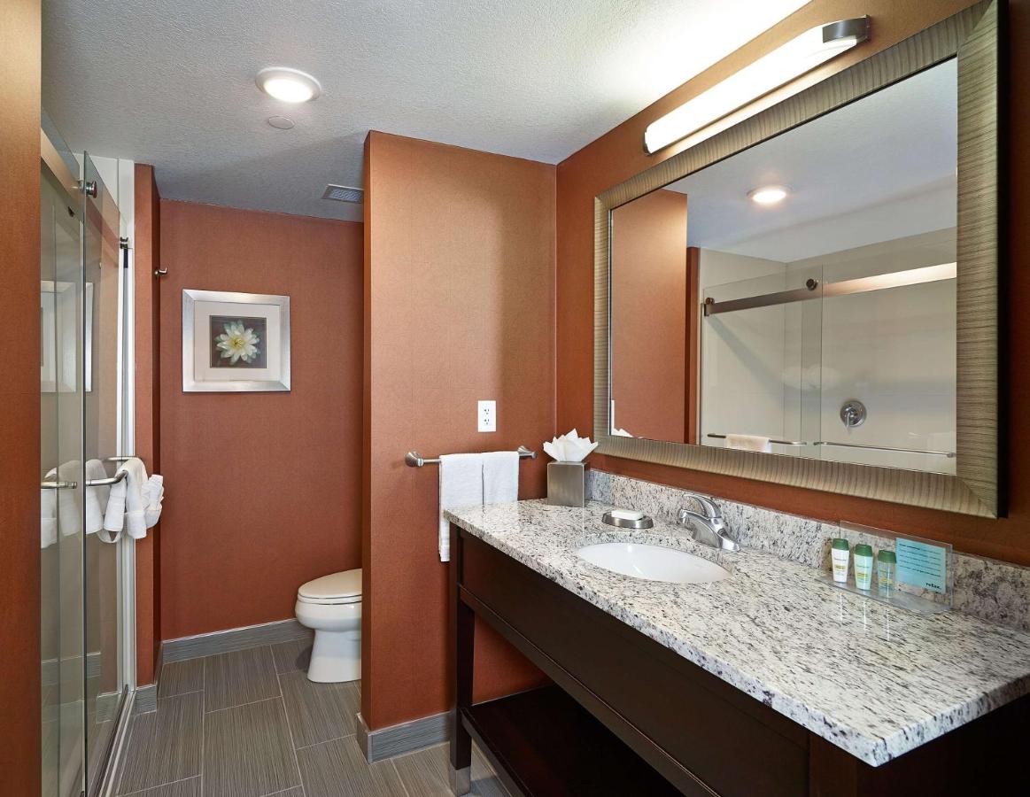 Hampton Inn by Hilton Calgary Airport North photo